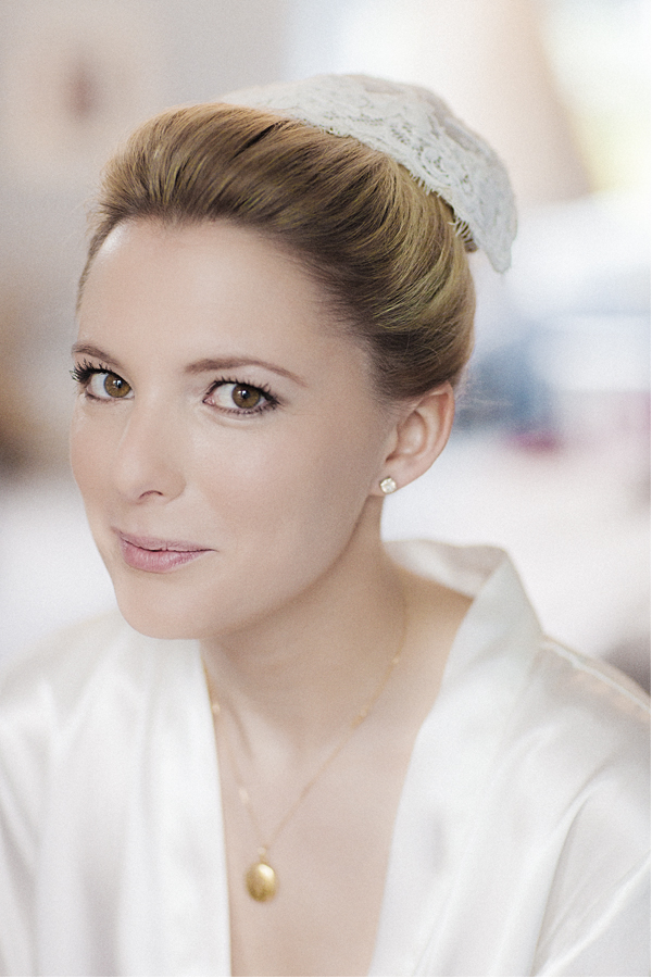 bride looking at the camera, wedding photographer glasgow