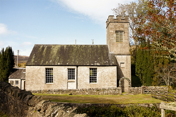 small church in scotland before wedding
