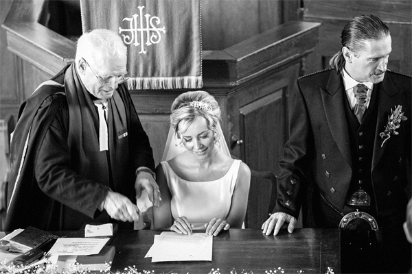 weddign signing of registry