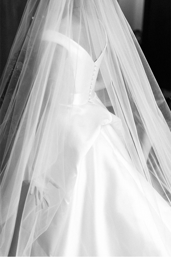 wedding photos glasgow bride with her veil down