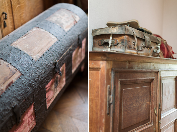 vintage items at wedding venue