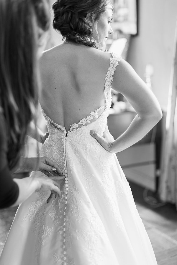 bride having her buttons done