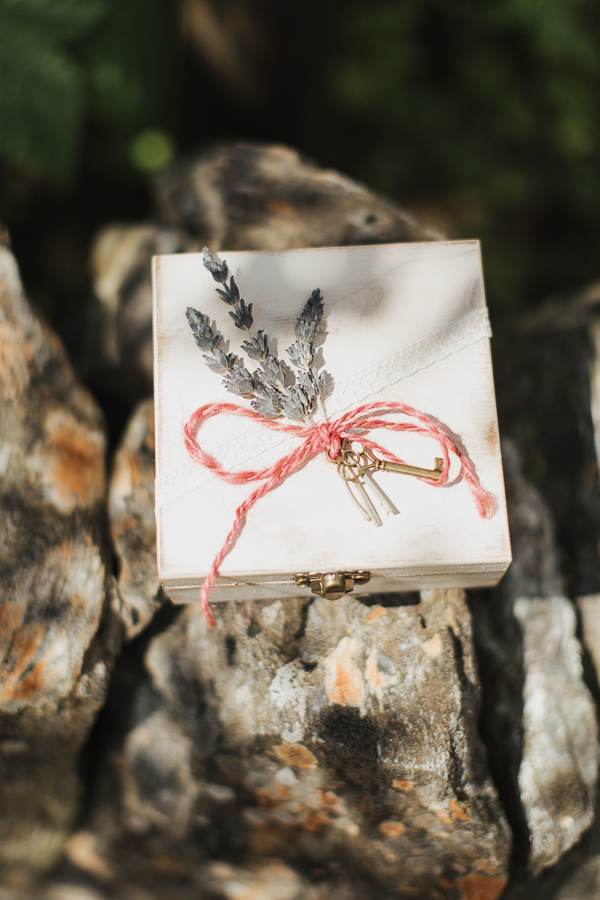 wooden rings box and heather