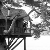 married couple in a tree house over loch goil lodge