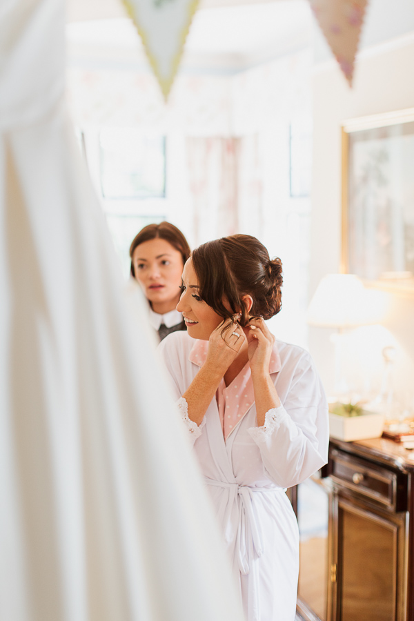 bride on her big day gettign ready glasgow 