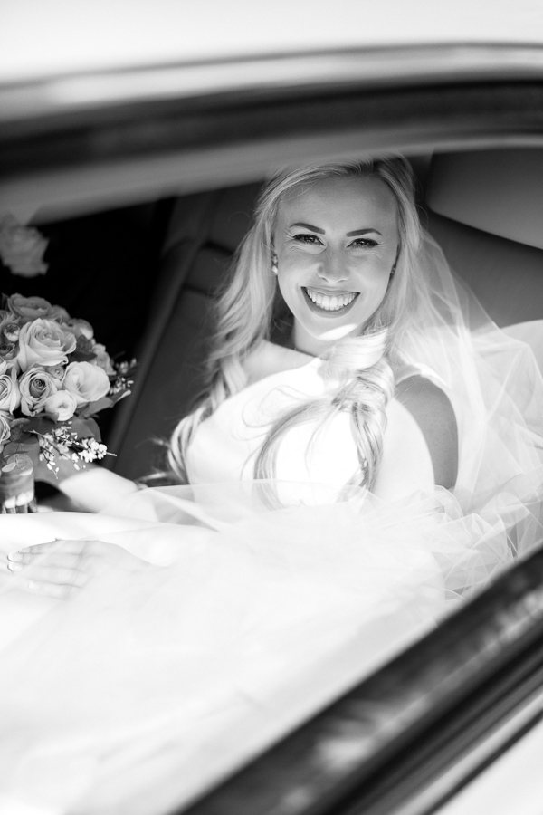 scottish bride arriving at the church 