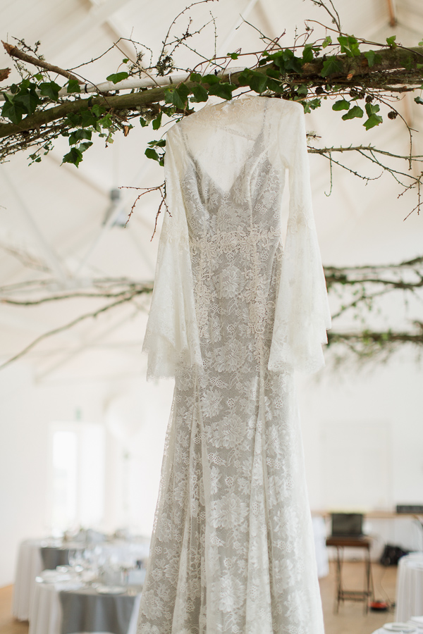 wedding dress hang 