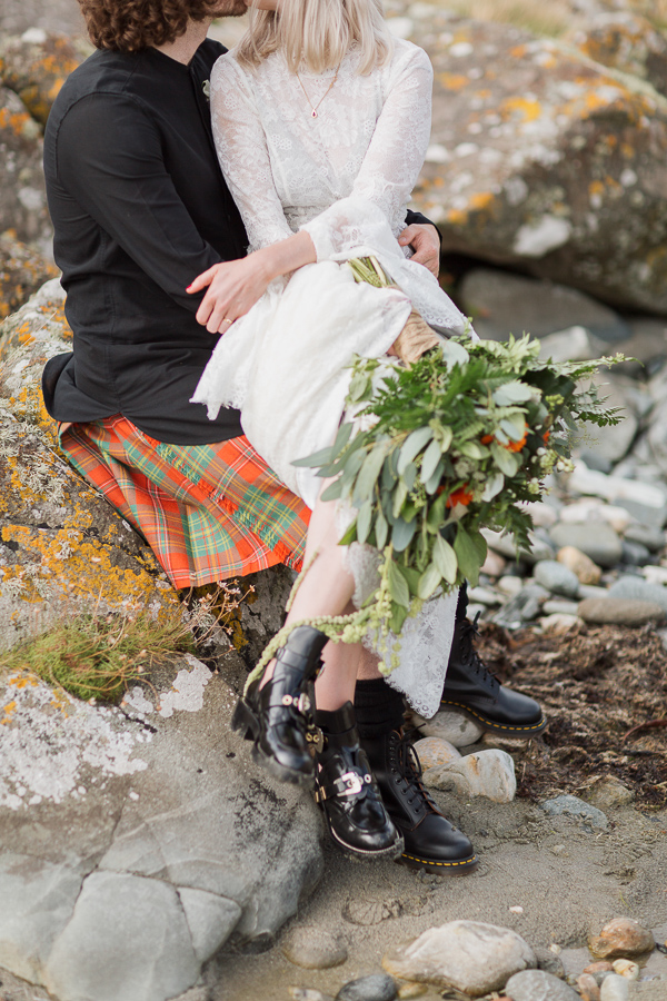 bride kissing groom fotogenic