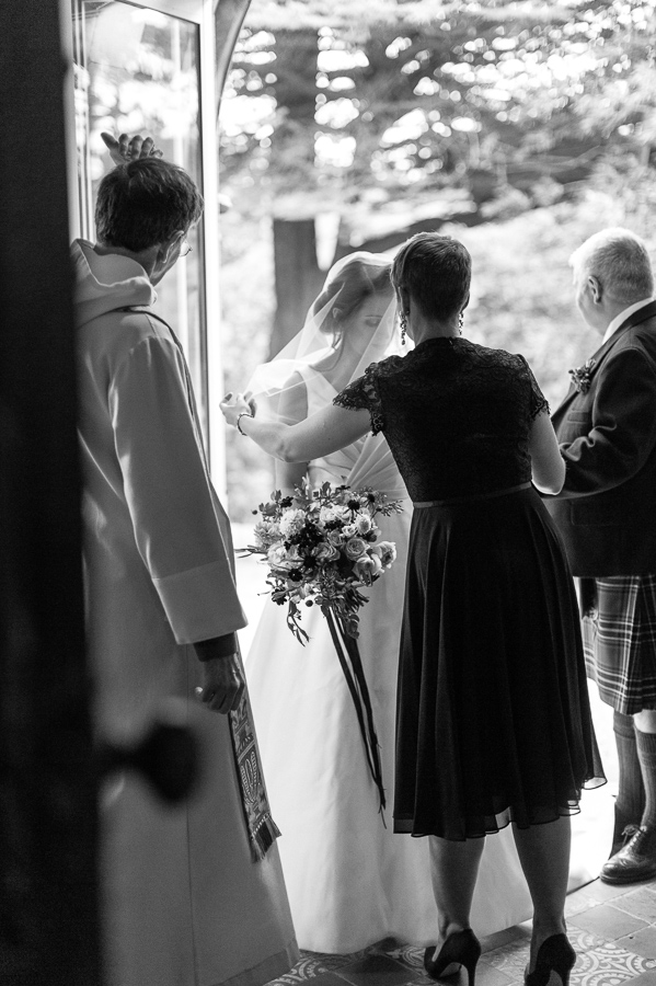 bridesmate fixing bride