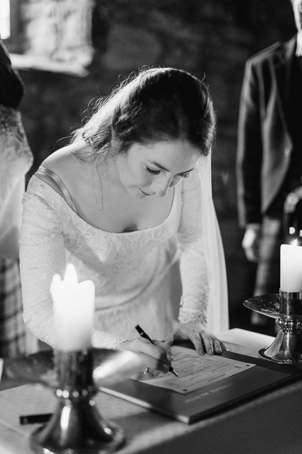 bride signing the marriage certificate