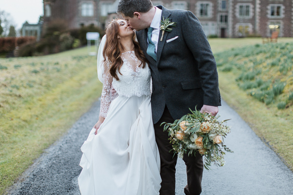 wedding couple kissing 