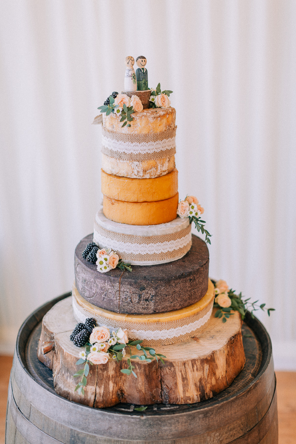 wedding cake loch lomond 