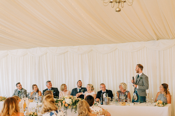 best man speaking at the wedding 