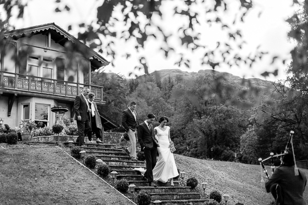 guests walking to the tree hosue