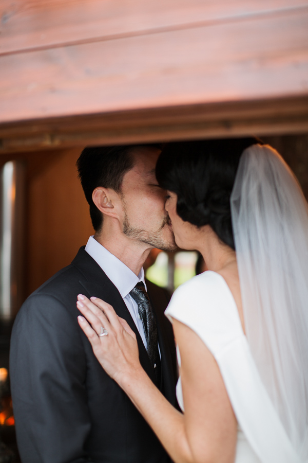 newlyweds first kiss the lodge on loch goil fotogenic of scotland