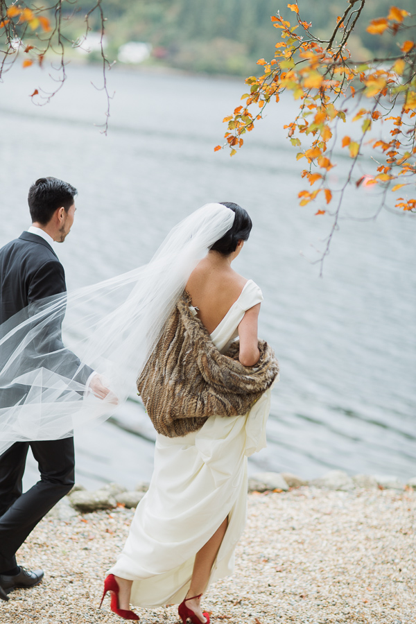 married coupke walking along the loch