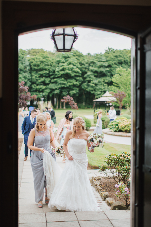bride walking into the hotel at troon