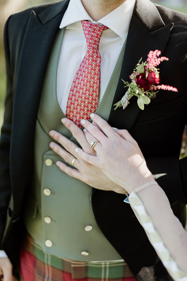 wedding rings withhands and tartan in scotland