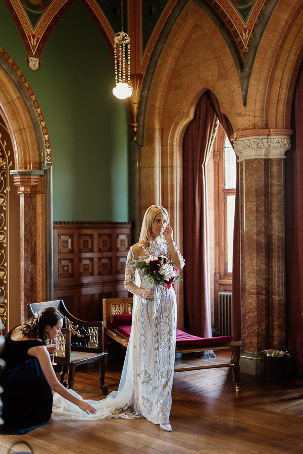 bridesmate fixing bride
