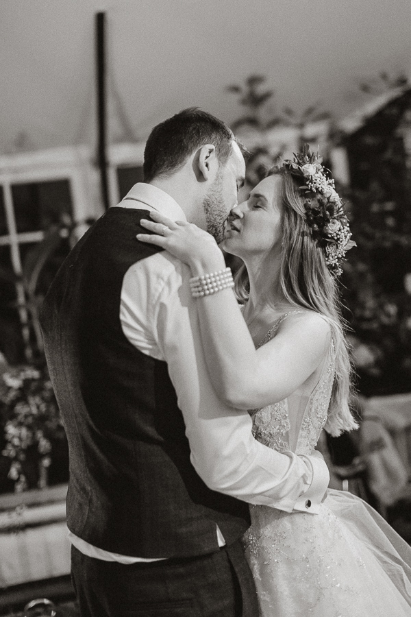 first dance of the couple in the evening wedding scotland