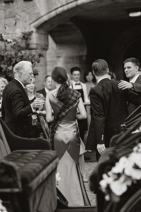 bride and groom arriving at the wedding venue soarn castle