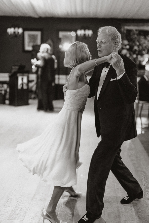 guests dancing on a wedding at Dumfries House 