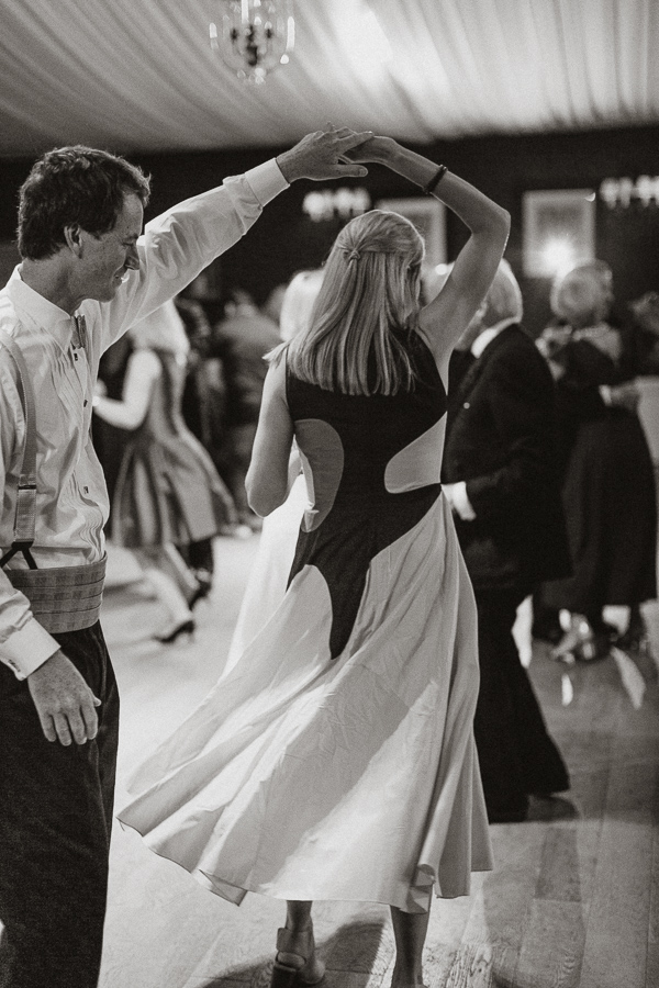 guests dancing wedding scotland